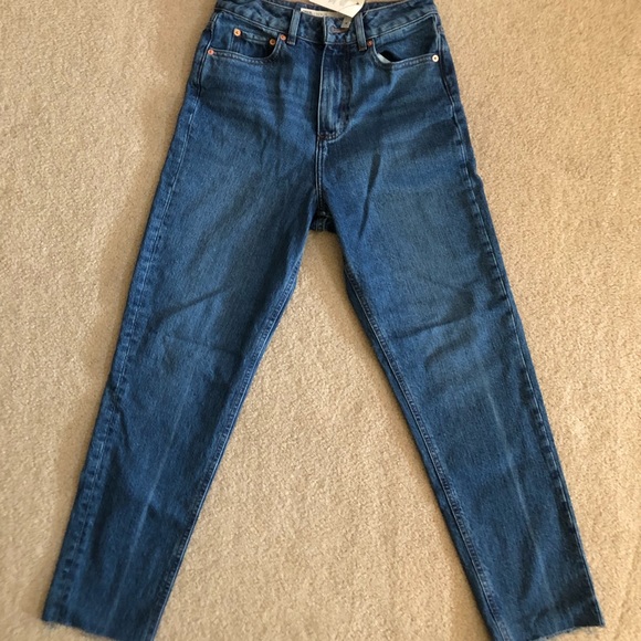 ASOS DESIGN mom jeans in dark blue. Size W26 L32. - Picture 5 of 9